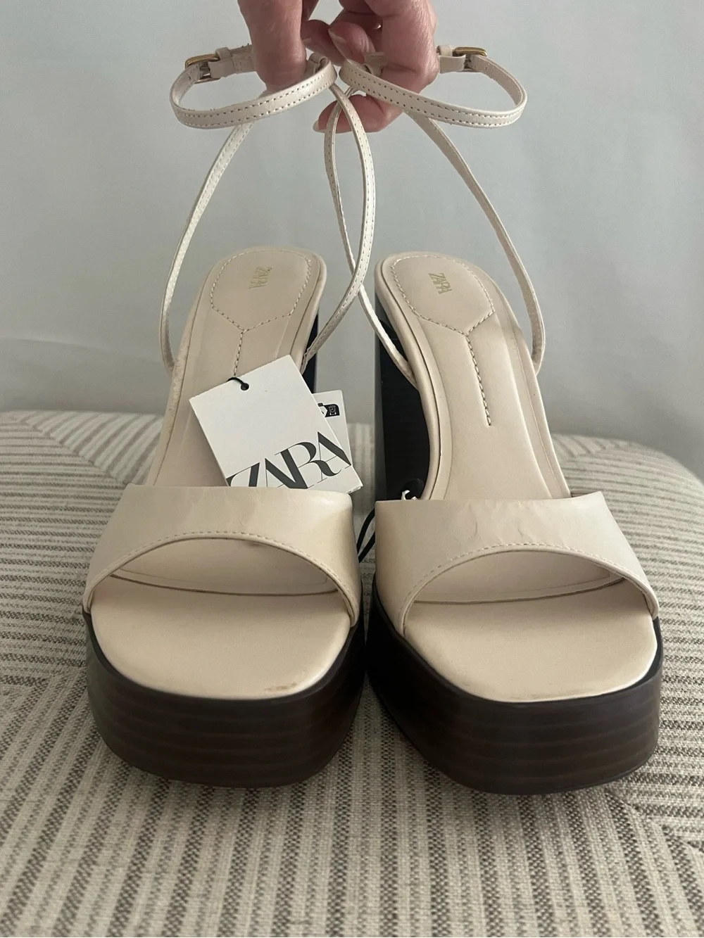 NWT Zara Leather Ecru Platform Block Heel Sandals 9